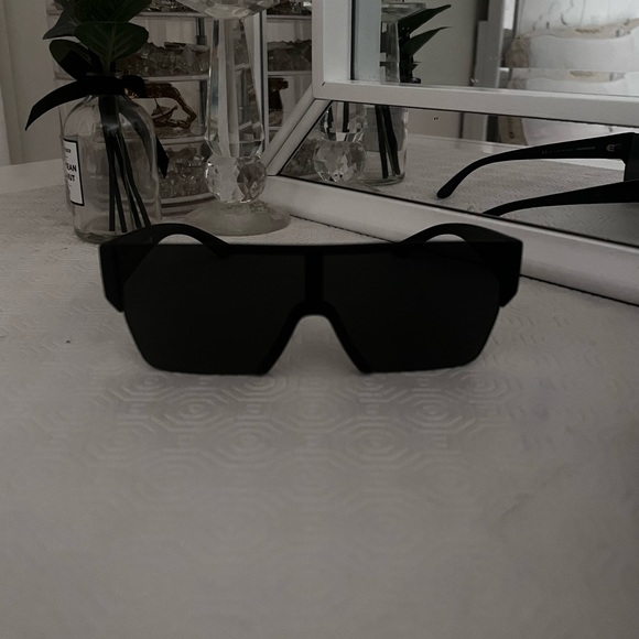 Burberry BE4291 Sunglasses - Picture 5 of 5